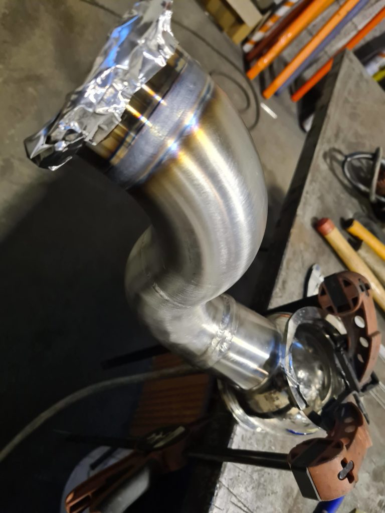 Assemblage soudé en inox — détail du raccordement.