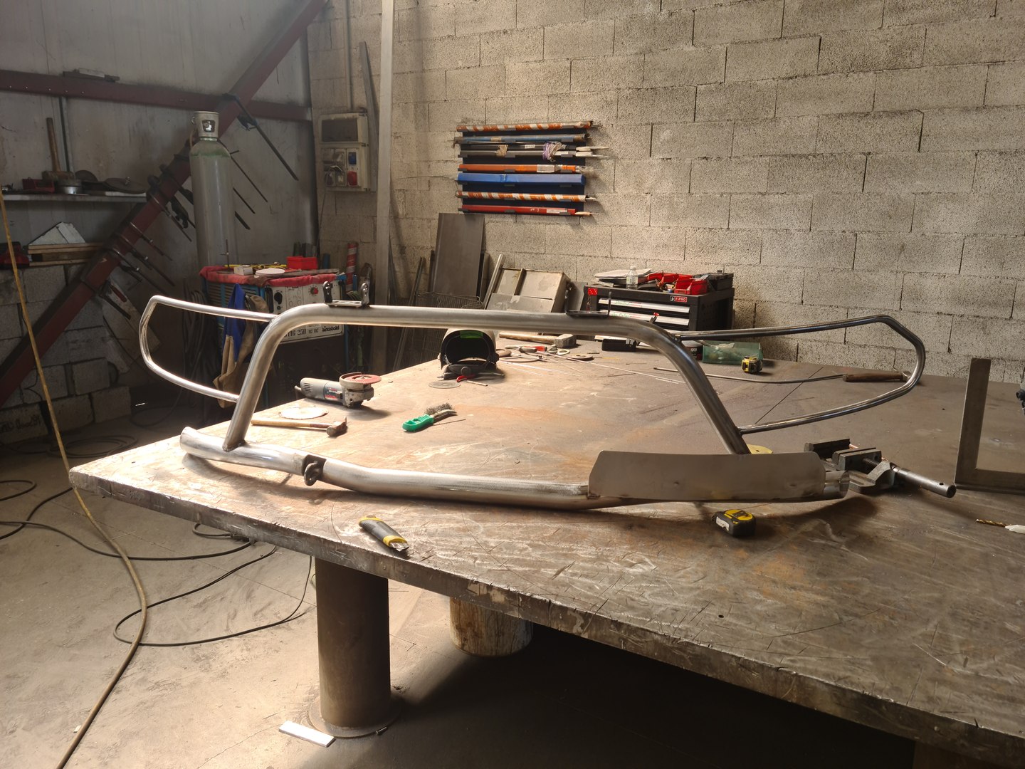 Protection tubulaire de véhicule — fabrication à l’atelier.